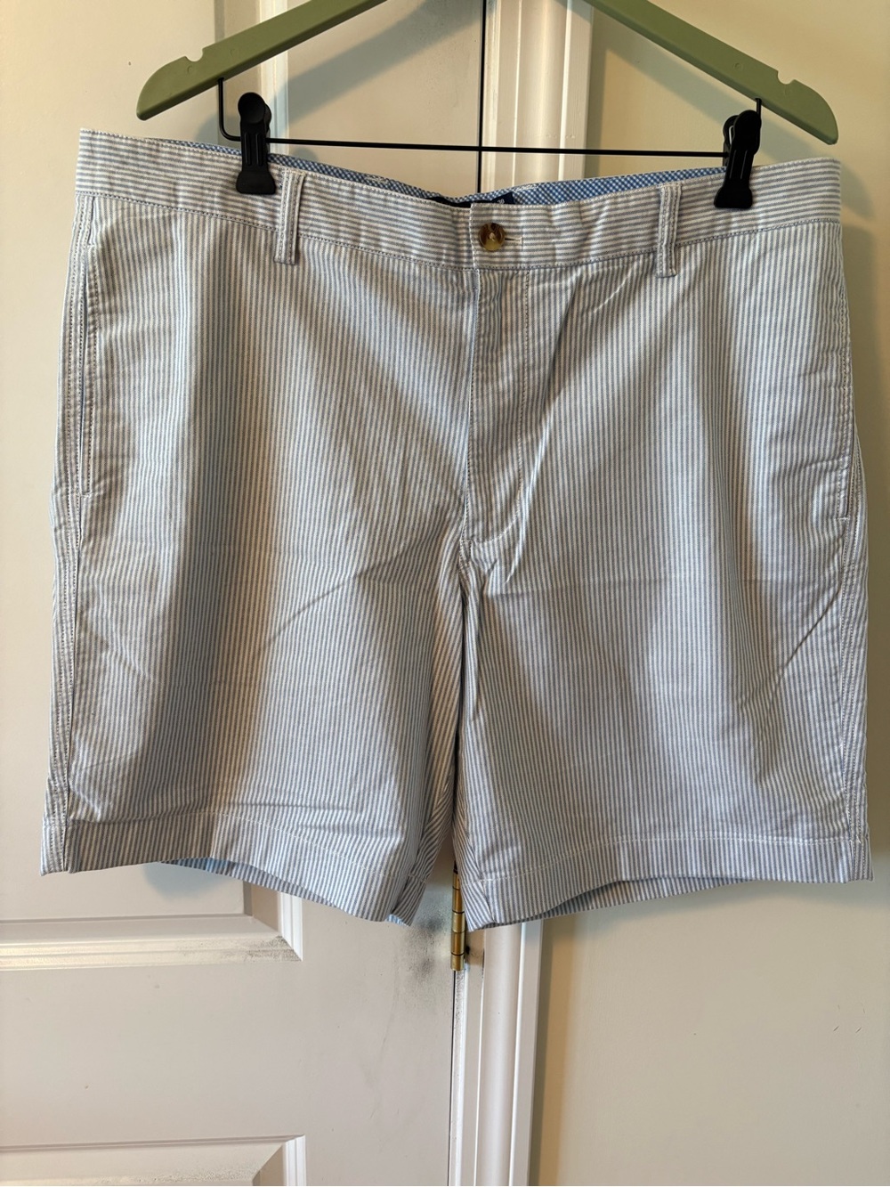 Chaps Seersucker Light Blue and White Striped Flat Front Shorts 7”